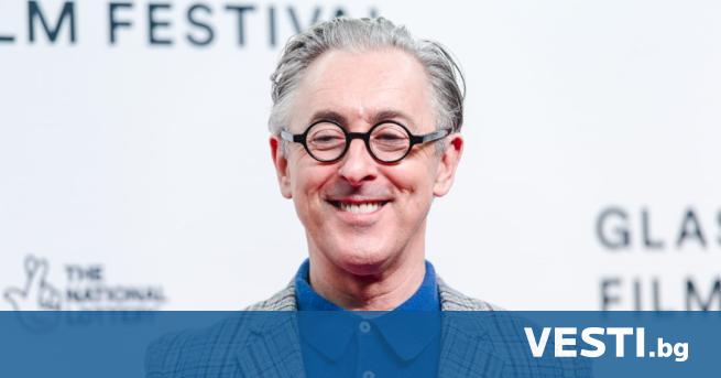 Актьорът Алан Къминг върна Ордена на Британската империя