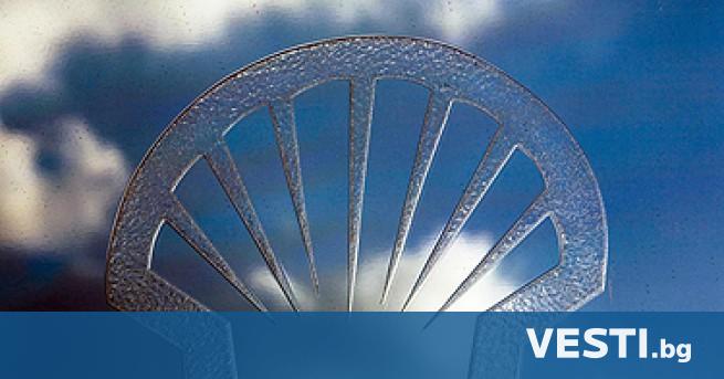 Еко активисти окупираха кораб на петролен гигант