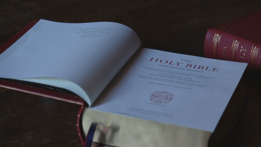 Специално издание на Библията ще бъде ползвано при коронацията на Чарлз III