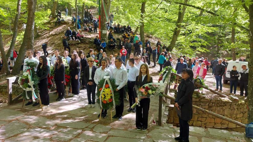 В местността "Оборище" отбелязаха 147 г. от Априлското въстание (СНИМКИ)