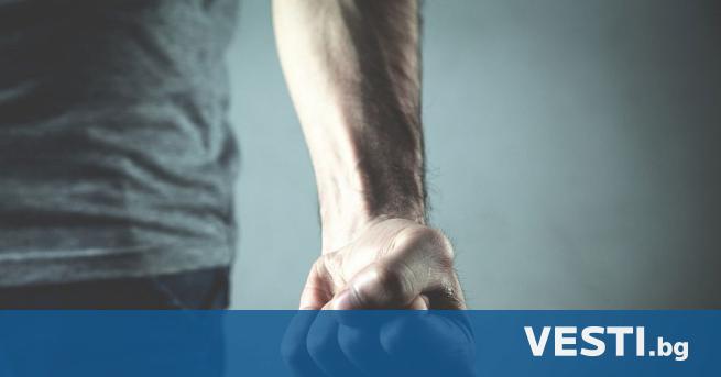 Пребиха младеж пред дискотека във Враца