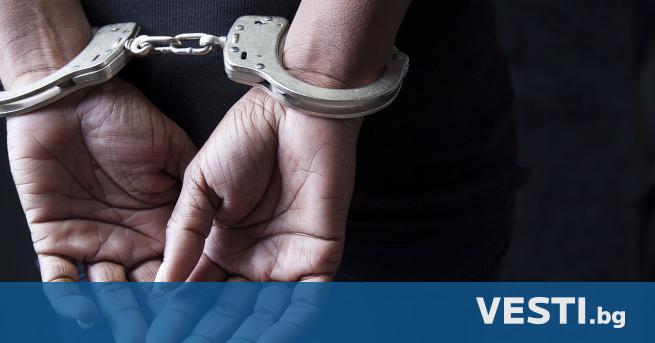 Рецидивисти танцуваха върху паметника „Майка България“ във Велико Търново