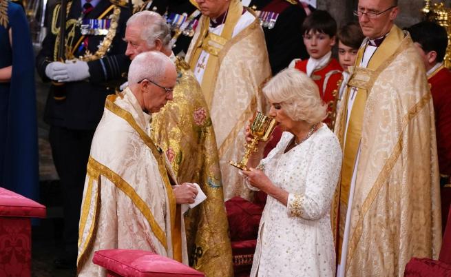 Титлата на Камила: Какво ще стане с кралицата, ако надживее Чарлз?