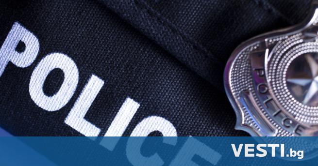 Арестуваха пиян, шофирал с полицейска униформа в София