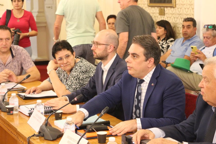 Депутатите от бюджетната комисия отхвърлиха много от предложенията за събиране на повече приходи