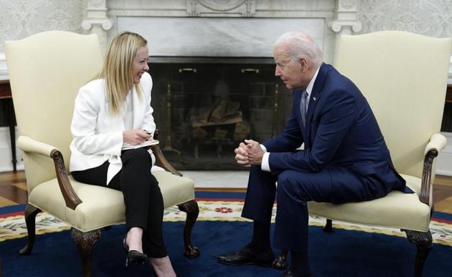 Пепеляшка в Белия дом: Въпросите, които повдигна визитата на Мелони в САЩ