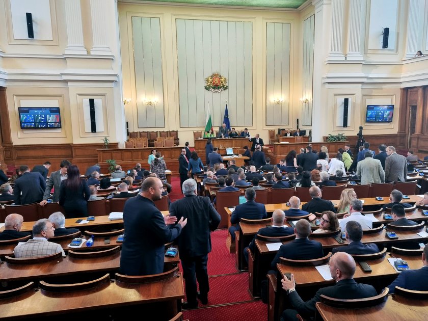 След повече от 11 часа дебати НС прекъсна работа, излиза във ваканция до края на август
