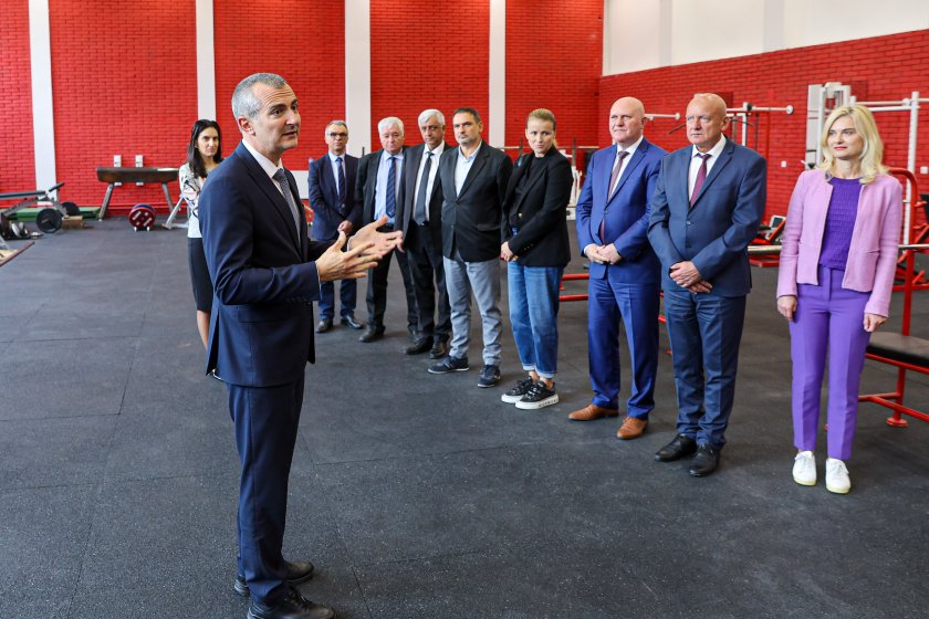 Димитър Илиев откри обновена зала за тежка атлетика в НСА