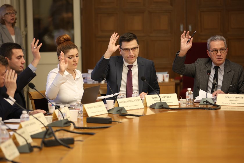 На второ четене: Бюджетната комисия отмени редица промени в данъчните закони