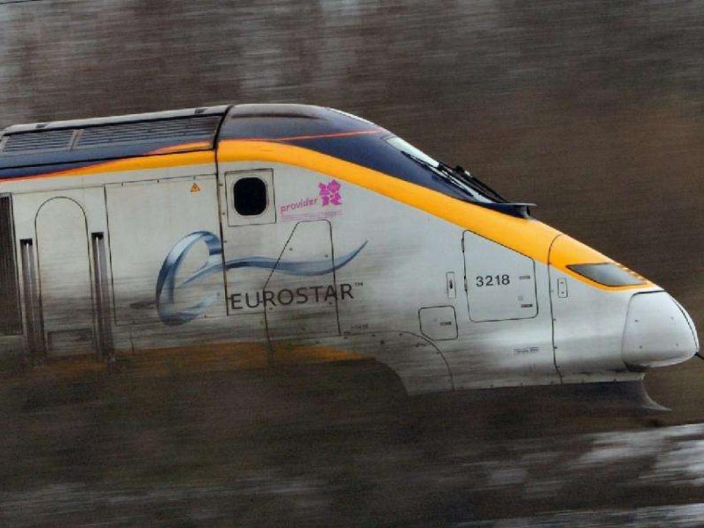 Заради наводнен тунел край Лондон бе спряно движението на влаковете „Евростар“