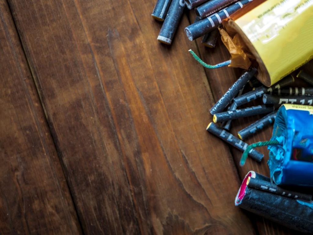 Младежи подпалиха с пиратки дърво в Пловдив