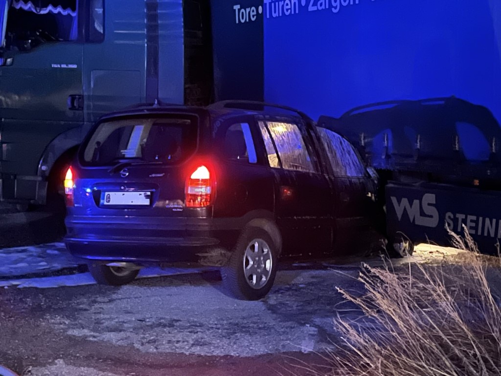 Мъж и жена загинаха при тежка катастрофа край Казанлък