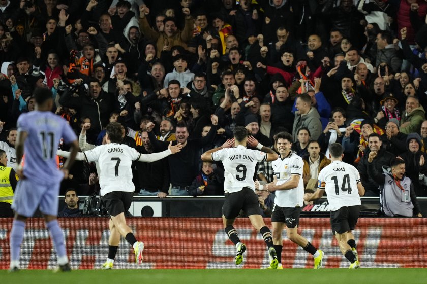 Валенсия и Реал не излъчиха победител в шоу на "Местая", белязано от кошмарна контузия и дискусионен завършек