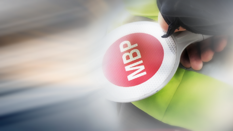 16-годишен без книжка се блъсна в стълб, избяга и остави ранения си спътник