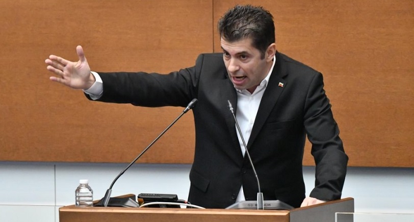 Машина за простотии: Киро, млъкни! Не говори от трибуната!