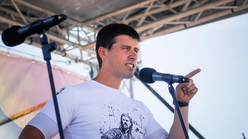 Сделка в Narod.bg: „Величавият” Ивелин Михайлов се договори – НАП и МВР спират проверките