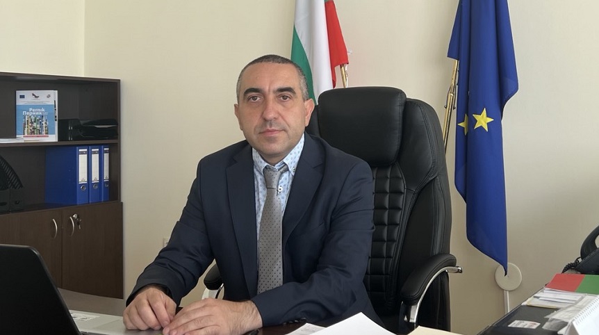 Перничани до Narod.bg: Ето я шавливата калинка на кмета – губернатора Людмил Веселинов