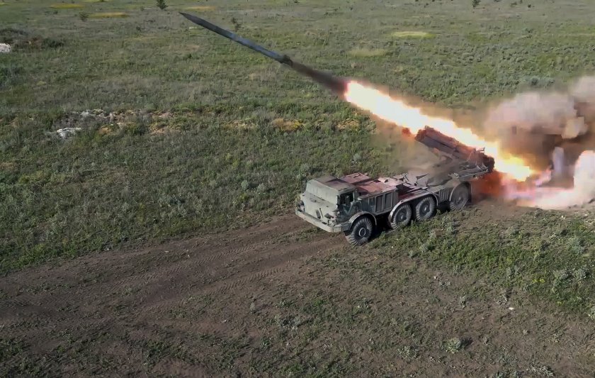 Руска ракета порази детска площадка и уби трима души в украинския град Николаев