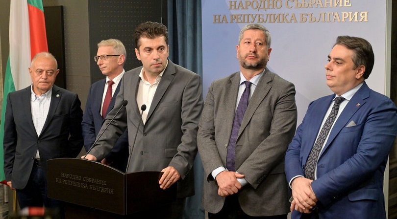 „Капитал” в потрес: Коалицията ПП-ДБ се клати зловещо