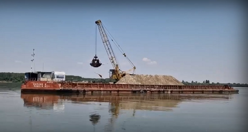 СУПЕР НАГЛОСТ: Строителен бос разкопа… остров в река Дунав (СНИМКА + ВИДЕО)