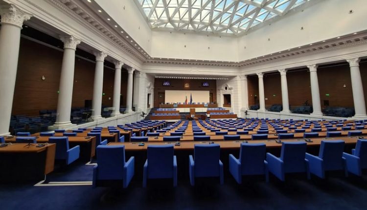 27 октомври: Вотът пренарежда 51-ото НС