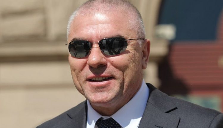 Помните ли Веселин Марешки? Купува си отбор