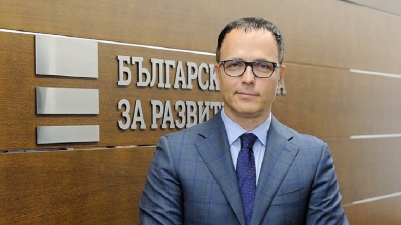 С нашите милиони: Банкерът-беглец Стоян Мавродиев обикаля света с „Ролс ройс”