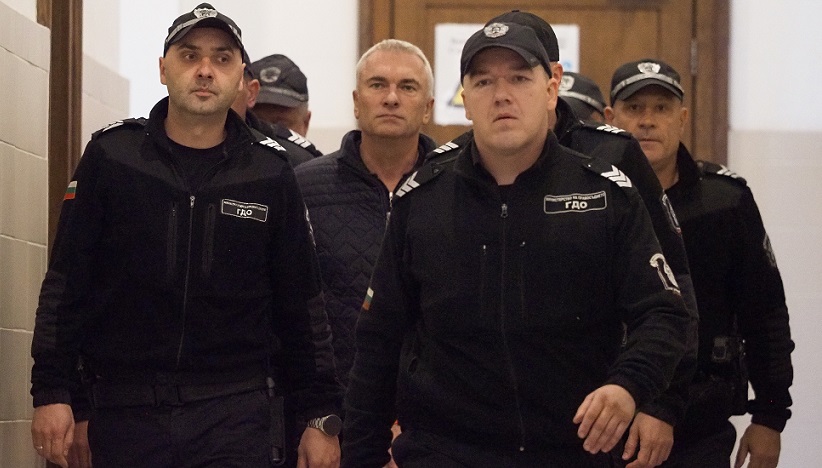 Добри паразити: Битка с корупцията със 100 бона рушвет в джоба
