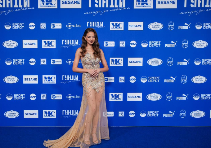 Дъщерята на Румен Радев цъфна на премиерата на филма за Гунди с тоалет за 10 хилядарки (Дарина Радева засенчи главната героиня – Снимки)