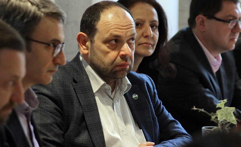 Страшен резил: Кмет от ПП-ДБ оценява еротична моделка в Threads (СНИМКА)