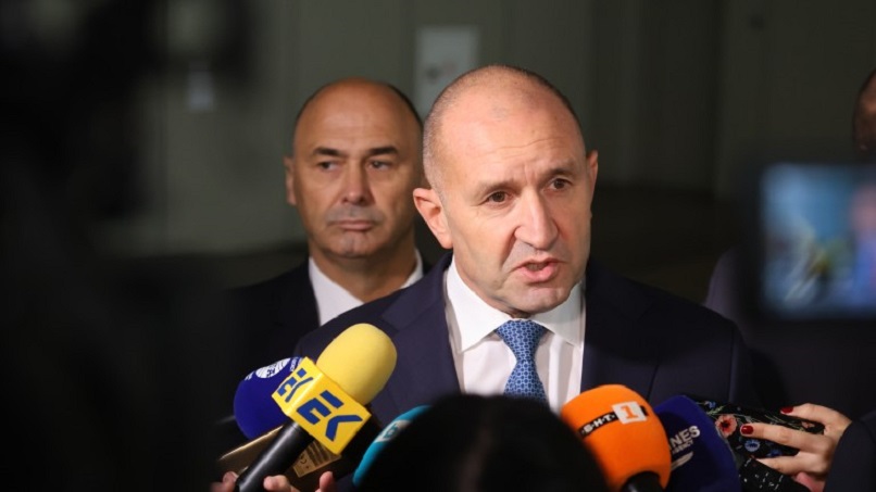 Ще подпише ли? Румен Радев разсипа грешния ВСС