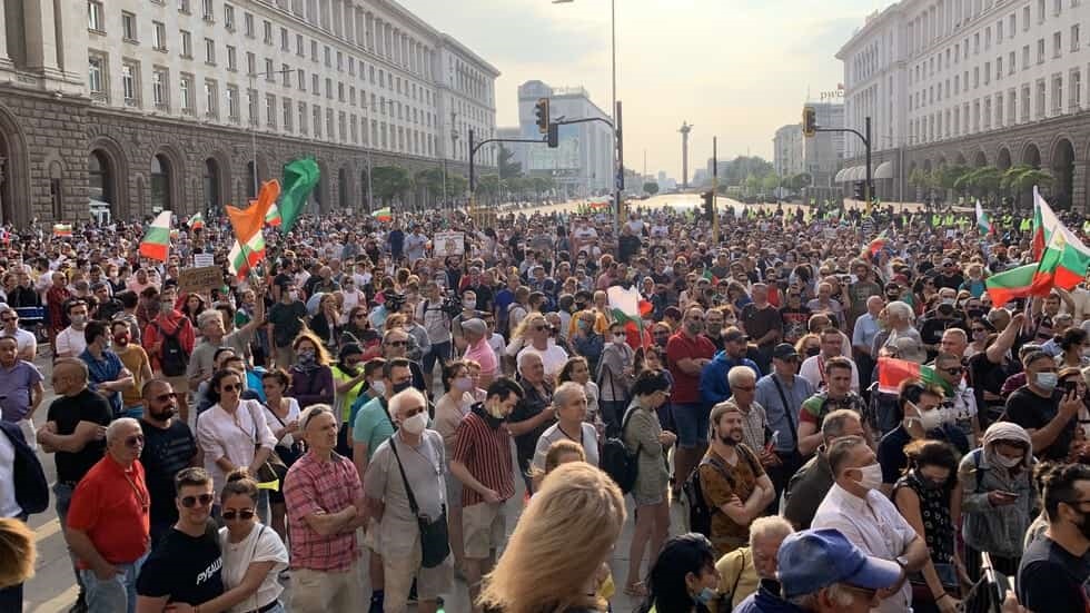 България потъва в хаос! Две частни фирми решиха изборите