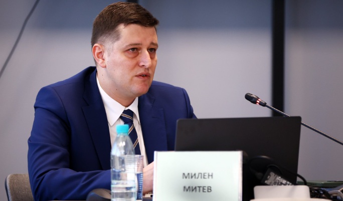 Грозен скандал в Narod.bg: Шефът на БНР Милен Митев набута кръчмаря от ВМРО Веселин Теофилов за шеф в радиото, целят се в 63 млн. бюджет