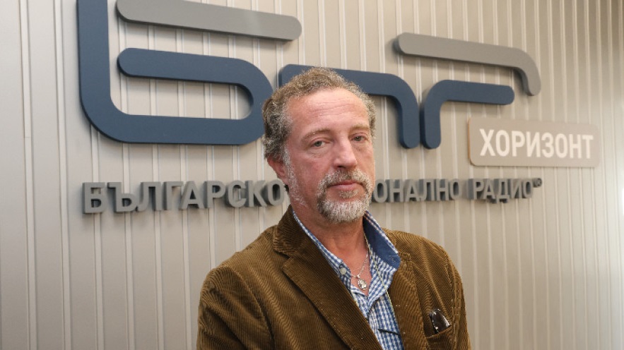 Евродепутат с план за спасение: Тотална чистка и президентска република