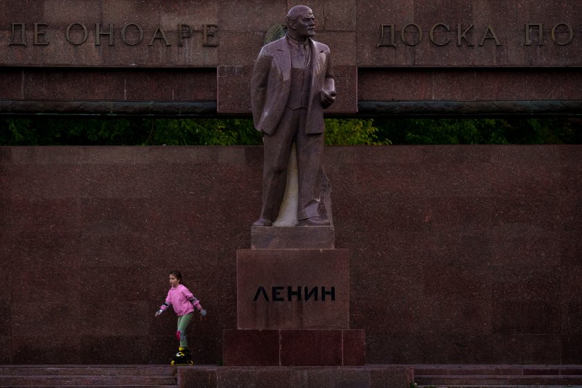Молдовските власти съобщават за "огромна руска намеса" в президентския вот