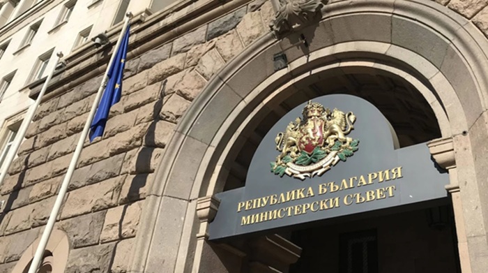 Безсрамници: Властта си вдигна рекордно заплатите
