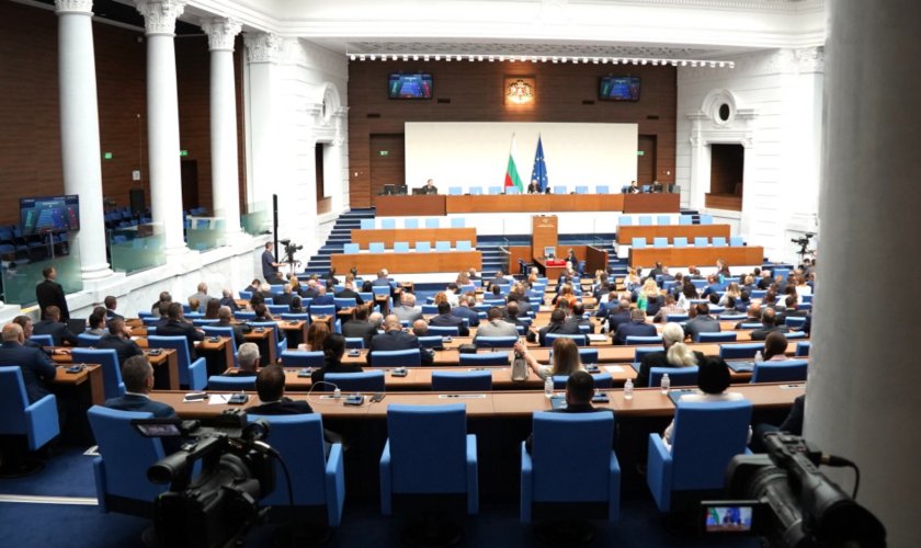 Взимайте пуканки! Екшън в парламента