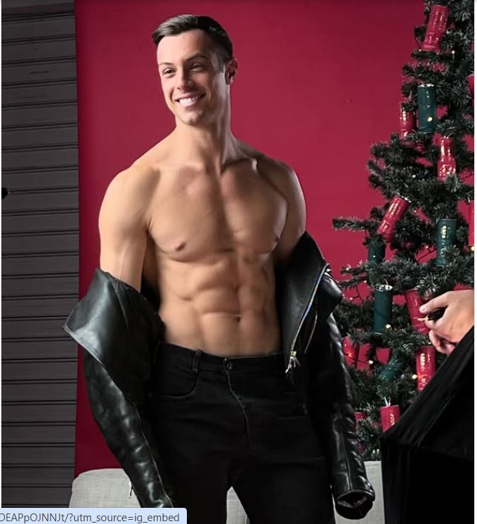 За празниците: Филип Буков се съблече (СНИМКА)