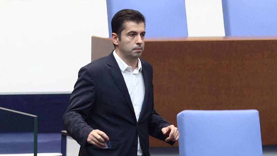 Narod.bg предрече: Борислав Сарафов подпука Кирил Петков!