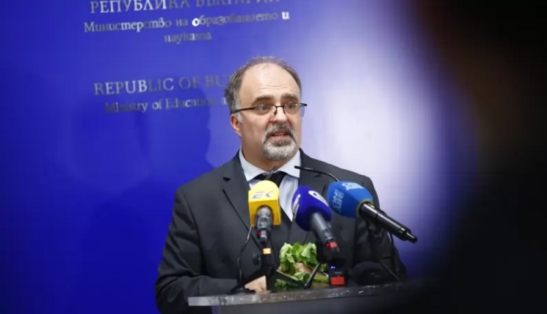 ДРАМА: Какво му е на министър Найден Тодоров?