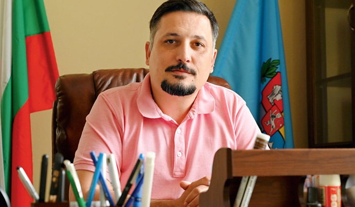 Само в Narod.bg: Синът на Малкия Маджо беснее в район „Изгрев“ – кметът Делян Георгиев изритан от БСП за далавери (ПЪРВА ЧАСТ)