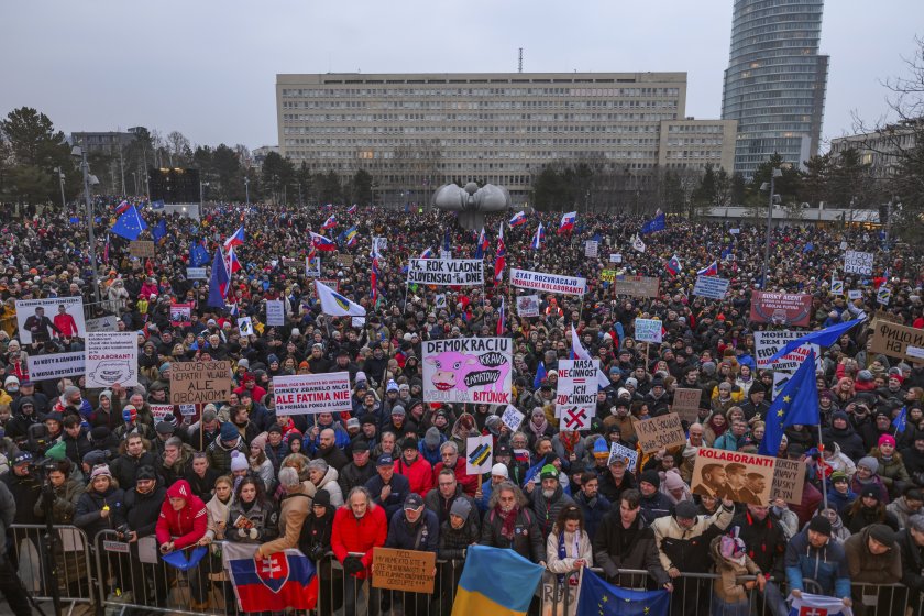 45 000 протестираха срещу словашкия премиер Роберт Фицо