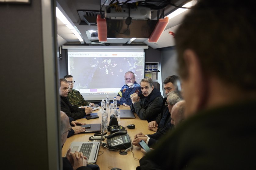 Земетресенията на остров Санторини намаляват
