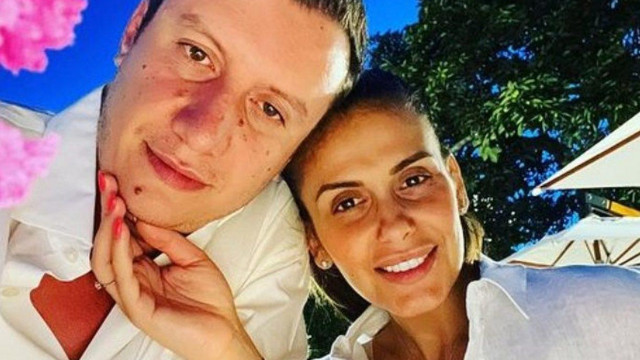 Бившият мъж на Анелия направи погача на бебето