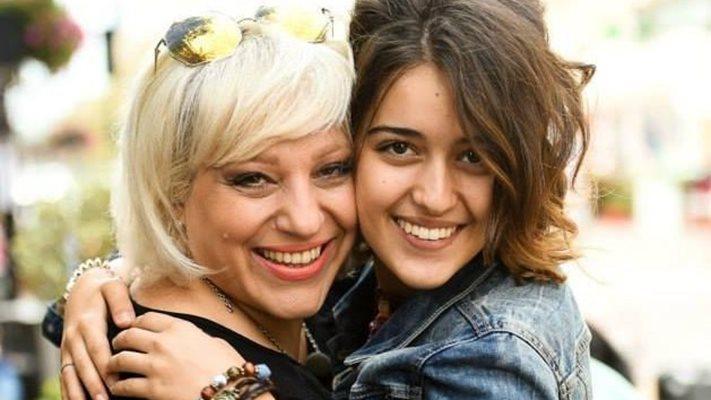Джуджи пак низвергната! Внучката на Гала празнува рожден ден без другата си баба!