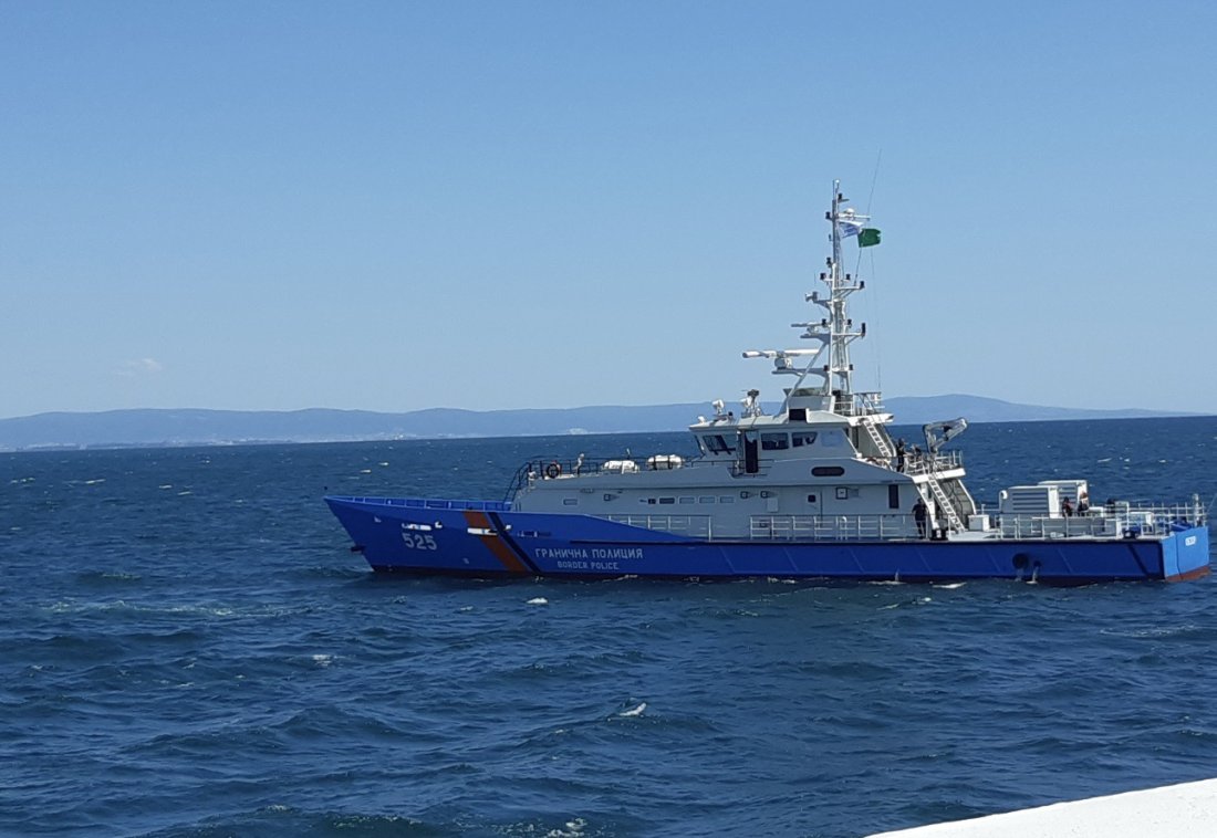 Задържаните в Черно море "мореплаватели" остават в ареста