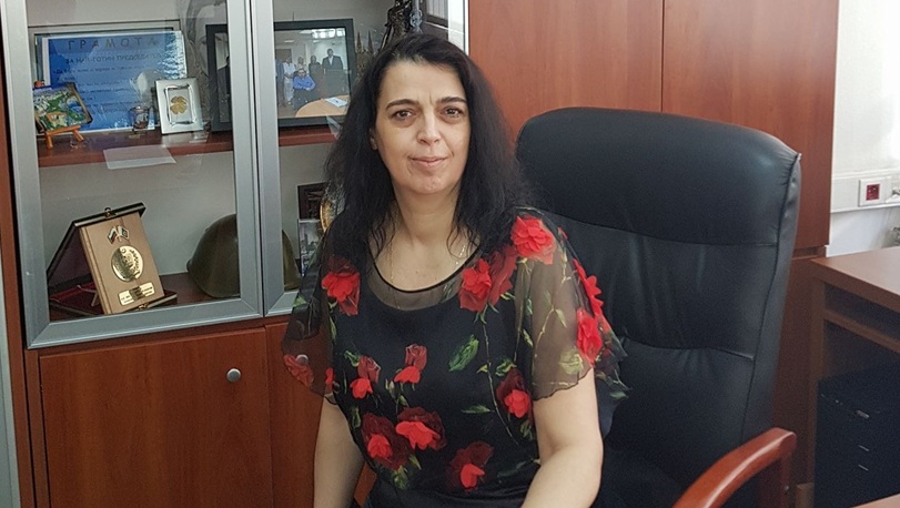 Магьосница в Narod.bg: Проф. Надежда Йонкова взима 4 заплати едновременно – от ИДП, КЗД, ВСУ и ЮЗУ (ВТОРА ЧАСТ)