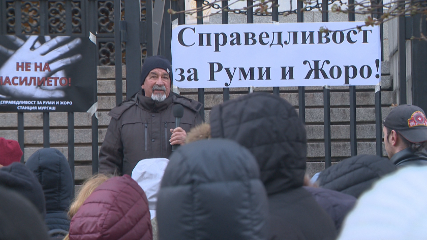 Майката на нападателя на метеоролозите: Синът ми също е жертва