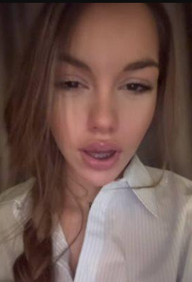 Марияна на Коцето напомпа джуки, досущ като в култовата песен на баща си (И тя като Ивон Динева маниачка по грима – Снимки)