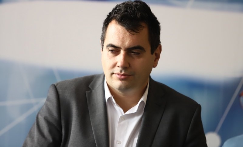 „Момчето с поршето“ в Narod.bg: Благовест Кирилов спретна „Коалиция на обществените поръчки“ за апартаменти, „Ягуар“ и 180 бона в банката (ЧАСТ I)